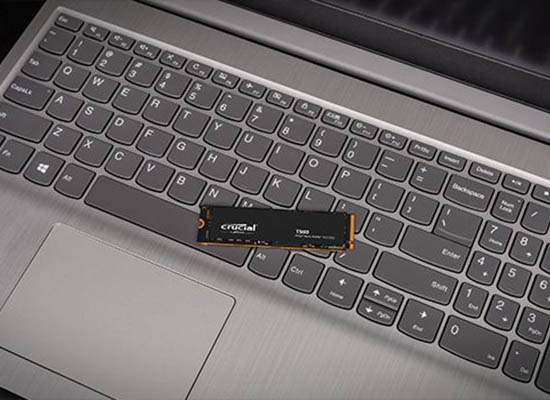 SSDとGPUがメモリを介してデータをやりとりしているイメージ