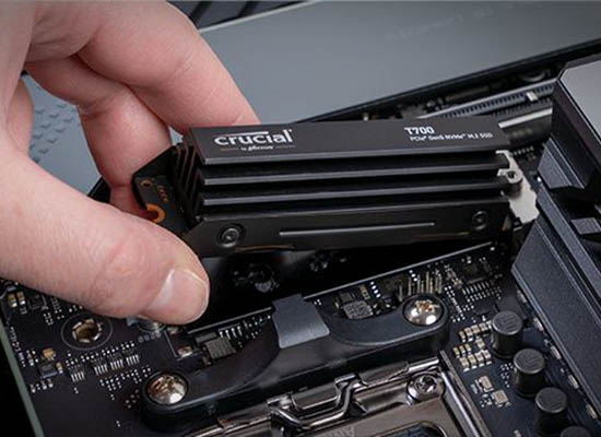 SSDにのったヒートシンクの内部温度がわかるイメージ